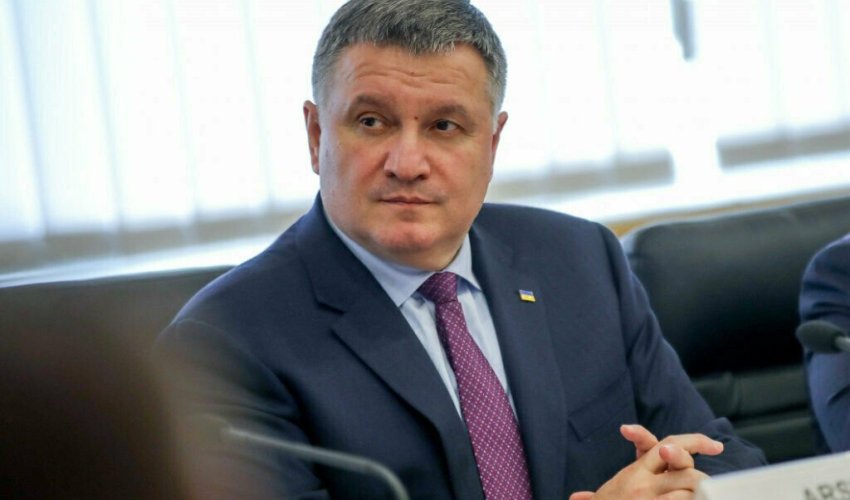 В парламенте Украины собирают подписи за отставку Арсена Авакова В парламенте Украины собирают подписи за отставку Арсена Авакова