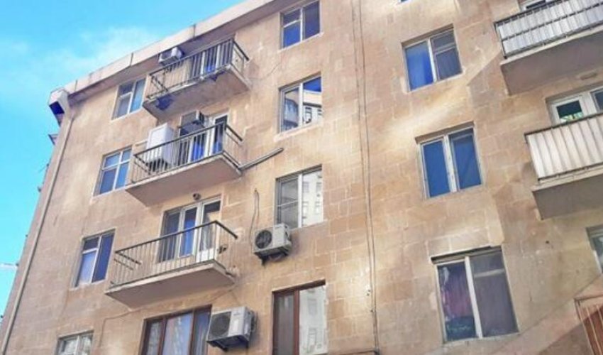 Bakıda arvadını 5-ci mərtəbədən atıb öldürən şəxslə bağlı MƏHKƏMƏ QƏRAR VERDİ Bakıda arvadını 5-ci mərtəbədən atıb öldürən şəxslə bağlı MƏHKƏMƏ QƏRAR VERDİ