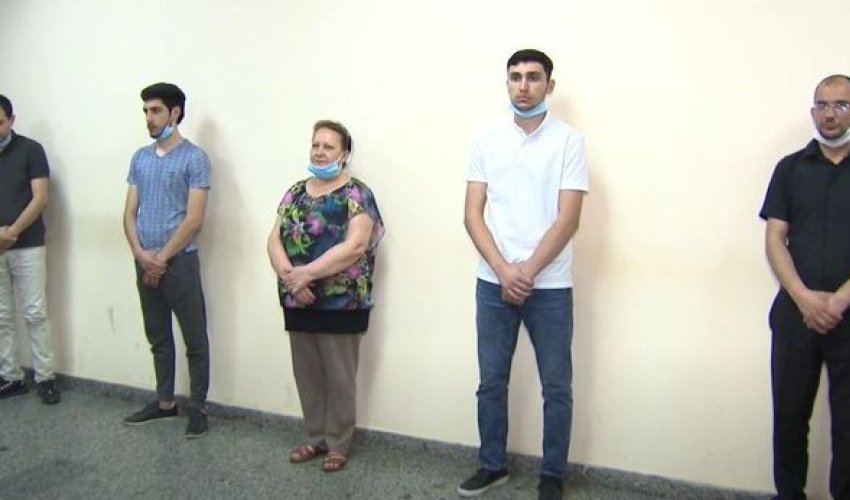 Metroda polisə tabe olmayan şəxslər həbs edildilər - VİDEO Metroda polisə tabe olmayan şəxslər həbs edildilər - VİDEO