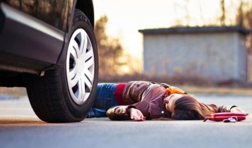 Bakıda anasının doğum gününə gedən qızı avtomobil vurub - FOTO Bakıda anasının doğum gününə gedən qızı avtomobil vurub - FOTO