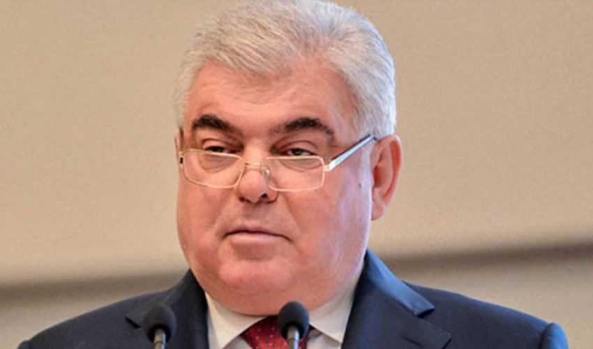 Ziya Məmmədovun tikdirdiyi bina satılır Ziya Məmmədovun tikdirdiyi bina satılır