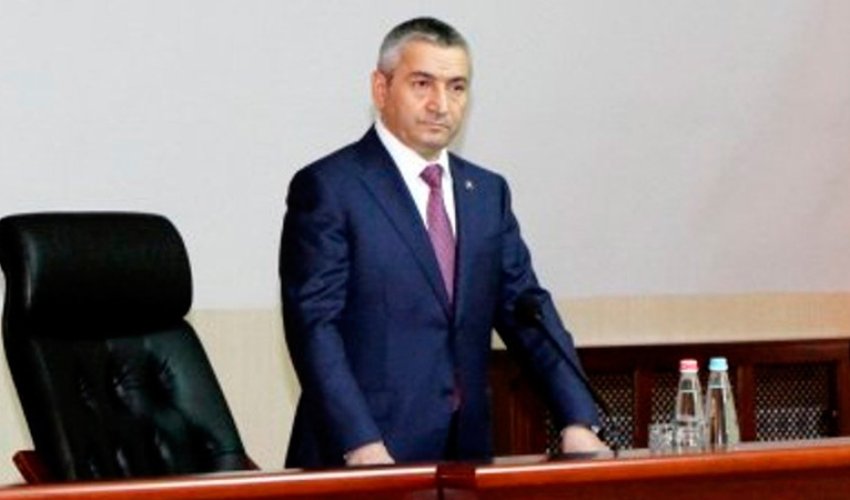 İcra başçısı marketin geyim şöbəsini bağlatdırdı