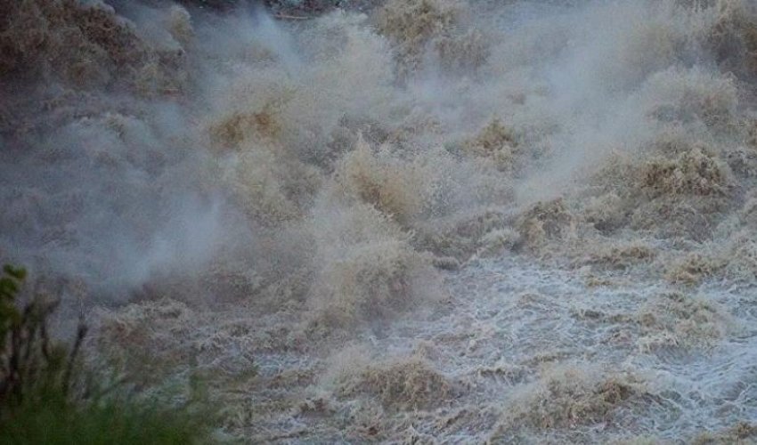 Çaylar daşdı: ölən və yaralananlar var Çaylar daşdı: ölən və yaralananlar var