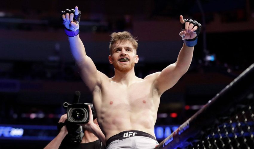 UFC наказал поднявшего UFC наказал поднявшего