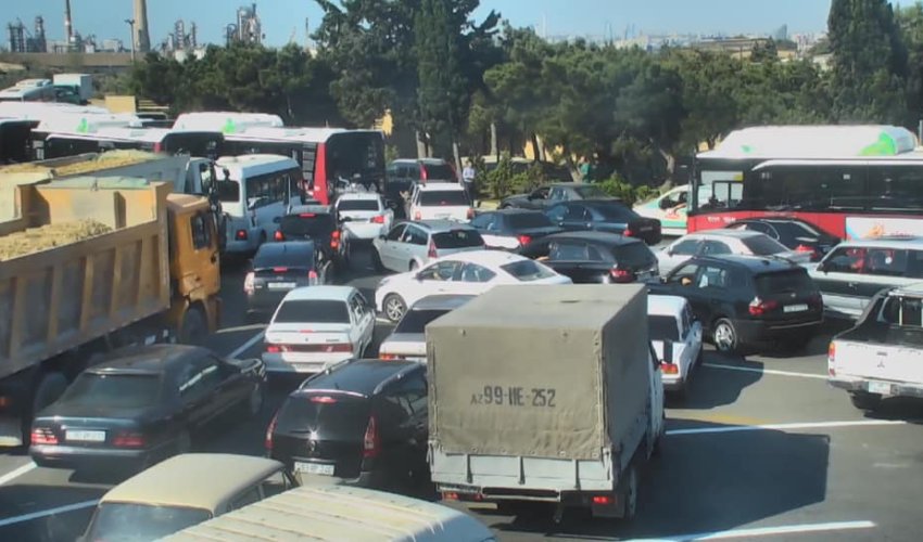 Karantin yumşaldı, Bakı küçələrində tıxaclar yarandı... - FOTOLAR