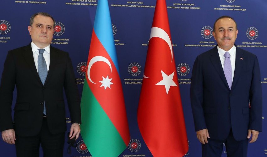 Azərbaycan və Türkiyə XİN başçılarının təkbətək görüşü keçirilir