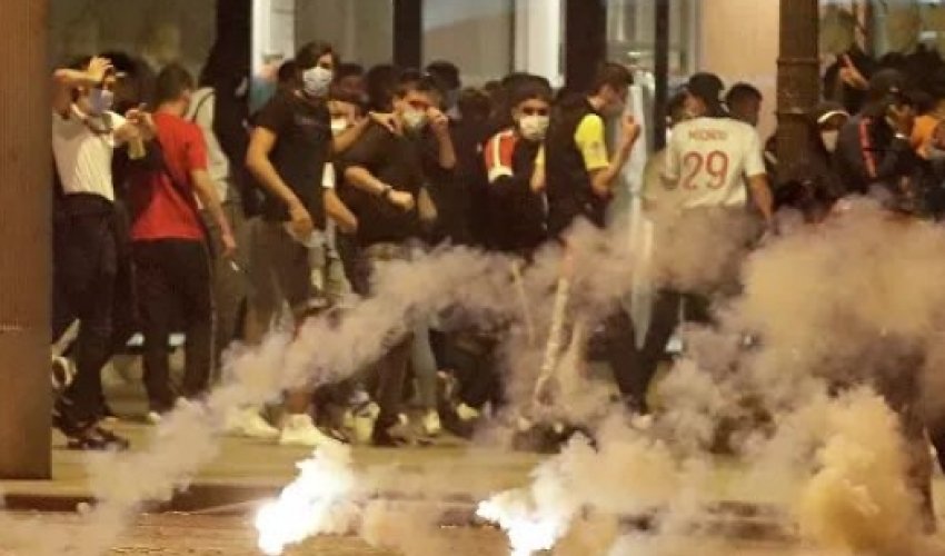 Фанаты «ПСЖ» устроили беспорядки в Париже Фанаты «ПСЖ» устроили беспорядки в Париже