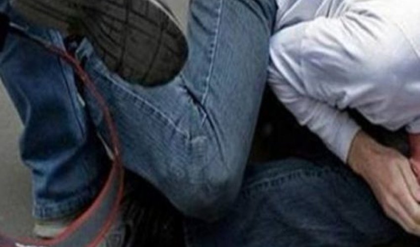 Prezident naziri küçənin ortasında döydü Prezident naziri küçənin ortasında döydü