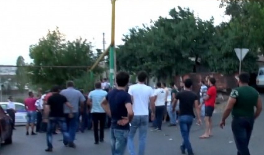 В Армении напали c палками на сотрудников «Газпрома» В Армении напали c палками на сотрудников «Газпрома»
