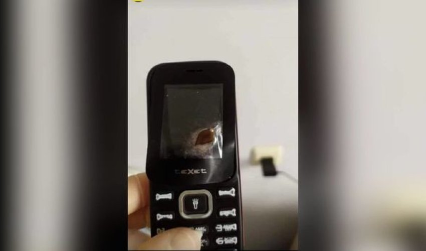Hərbçimizin həyatını xilas edən mobil telefon - FOTO Hərbçimizin həyatını xilas edən mobil telefon - FOTO