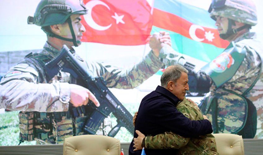 Hulusi Akar sevincini Zakir Həsənovla belə bölüşdü - Fotolar