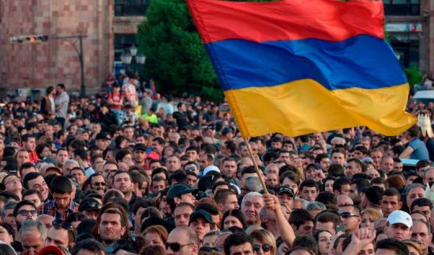 В Ереване проходит очередная акция протеста с требованием отставки Пашиняна В Ереване проходит очередная акция протеста с требованием отставки Пашиняна