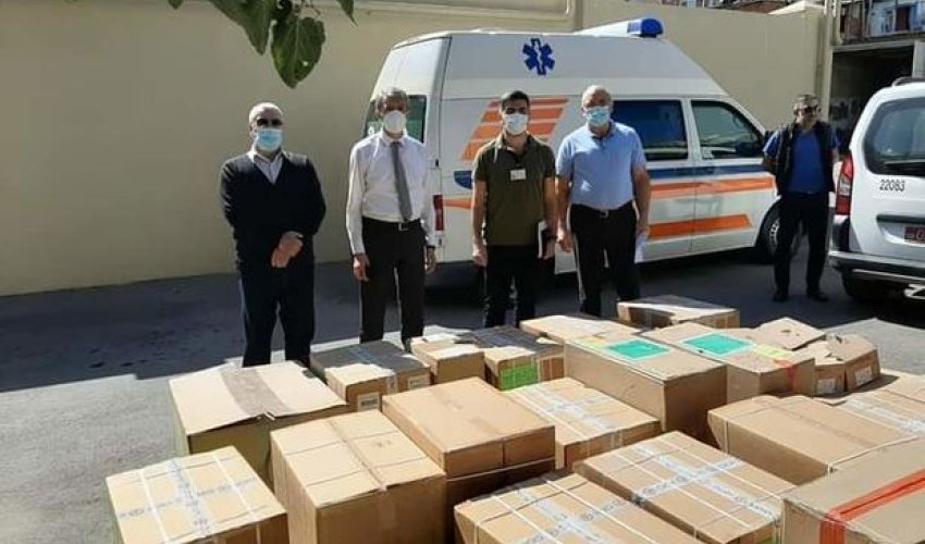 Qırmızı Xaç Komitəsi TƏBİB-ə döyüş yaralıları üçün tibbi yardım dəsti ianə edib - FOTO Qırmızı Xaç Komitəsi TƏBİB-ə döyüş yaralıları üçün tibbi yardım dəsti ianə edib - FOTO