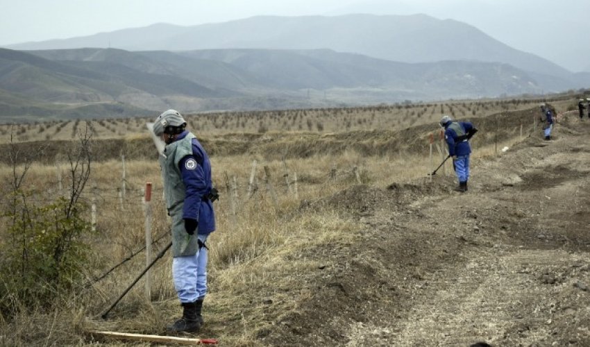 Suqovuşana gedən yol minalardan təmizlənir Suqovuşana gedən yol minalardan təmizlənir