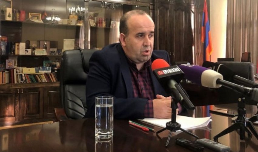 Ermənistanda daha bir məmur istefa verdi