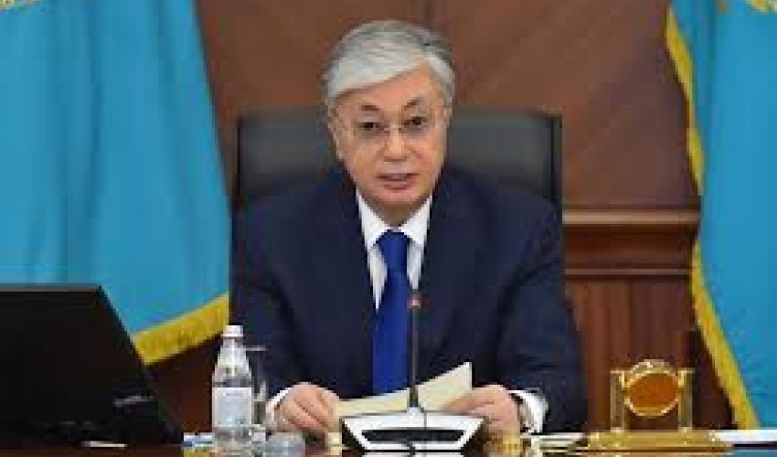 Президент Казахстана поручил сократить число госслужащих