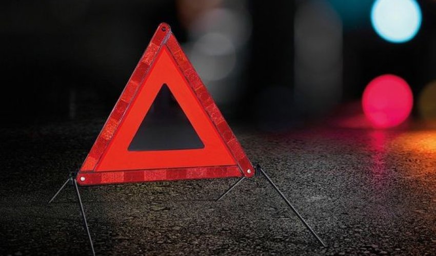 Xətaidə iki maşın toqquşdu Xətaidə iki maşın toqquşdu