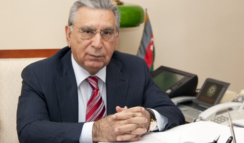 Ramiz Mehdiyev 500-dən çox işçinin bağ sahəsini əlindən aldı Ramiz Mehdiyev 500-dən çox işçinin bağ sahəsini əlindən aldı