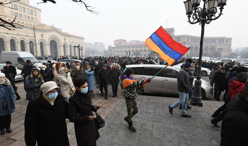 В Ереване сторонники оппозиции перекрыли ряд улиц В Ереване сторонники оппозиции перекрыли ряд улиц