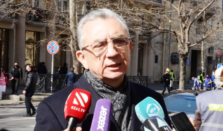 “Bu qədər küçəni eyni anda qardan təmizləmək mümkün deyil” - Eldar Əzizov “Bu qədər küçəni eyni anda qardan təmizləmək mümkün deyil” - Eldar Əzizov