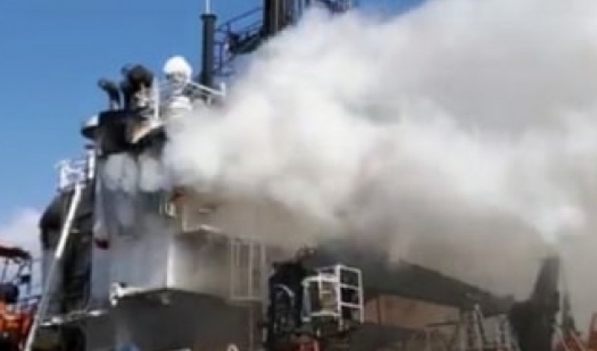 Пожар на корабле в Баку потушен Пожар на корабле в Баку потушен