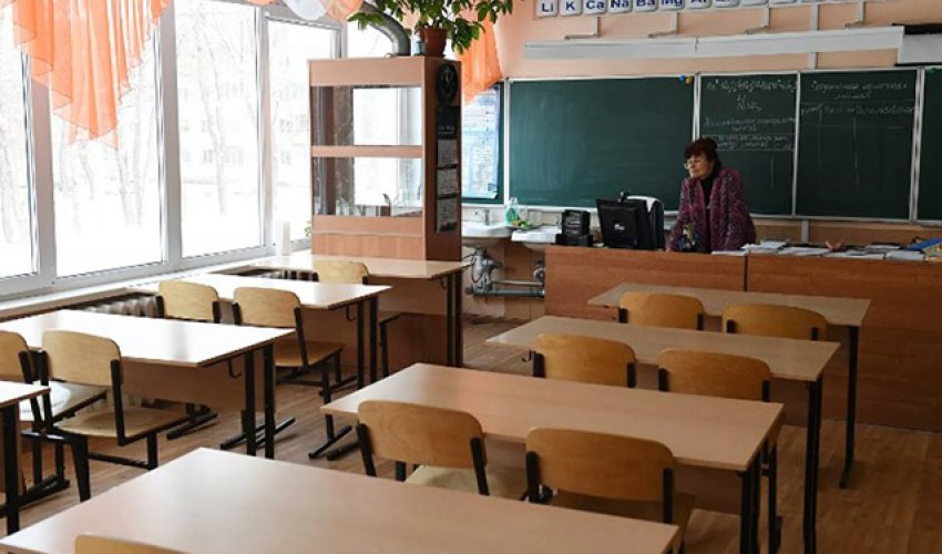 Daha bir müəllim koronavirusdan öldü, işlədiyi məktəb distant tədrisə keçdi