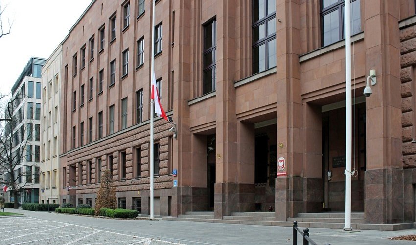 Польша объявила трех российских дипломатов персонами нон грата Польша объявила трех российских дипломатов персонами нон грата