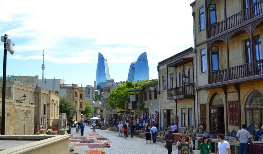 Azərbaycana turist axını 4 dəfədən çox azalıb Azərbaycana turist axını 4 dəfədən çox azalıb