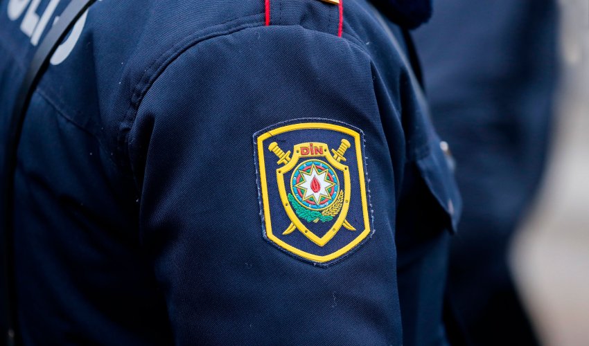 Bakıda polisdən vaksin əməliyyatı: Baş həkimlər saxlanıldı Bakıda polisdən vaksin əməliyyatı: Baş həkimlər saxlanıldı
