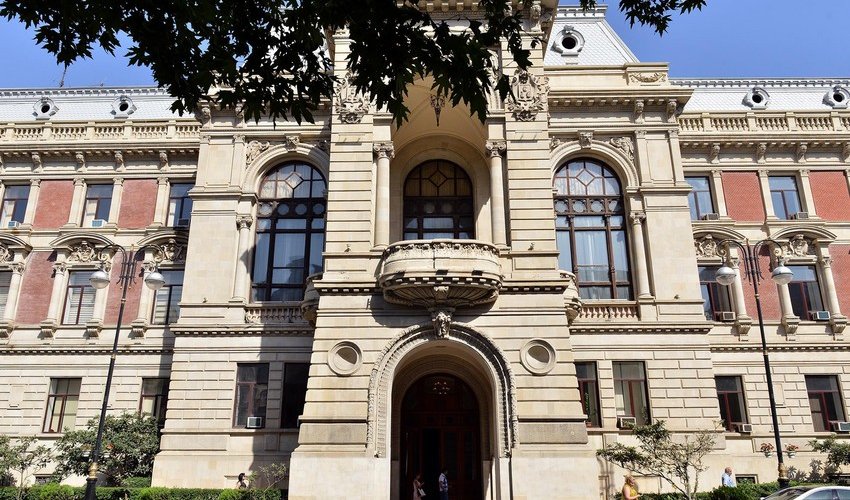 Bakı meriyası eyni şirkətlə daha 13 milyon manatlıq müqavilə bağlayıb Bakı meriyası eyni şirkətlə daha 13 milyon manatlıq müqavilə bağlayıb