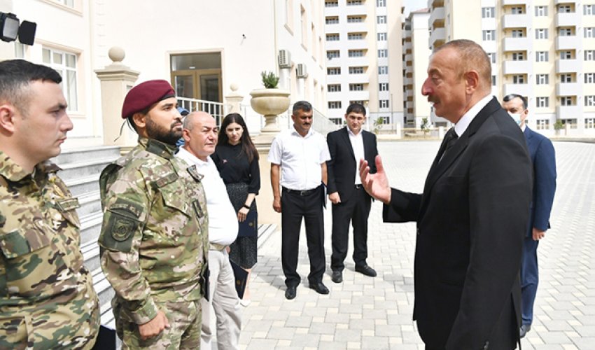 Prezident şəhid ailələri ilə görüşdü - Fotolar