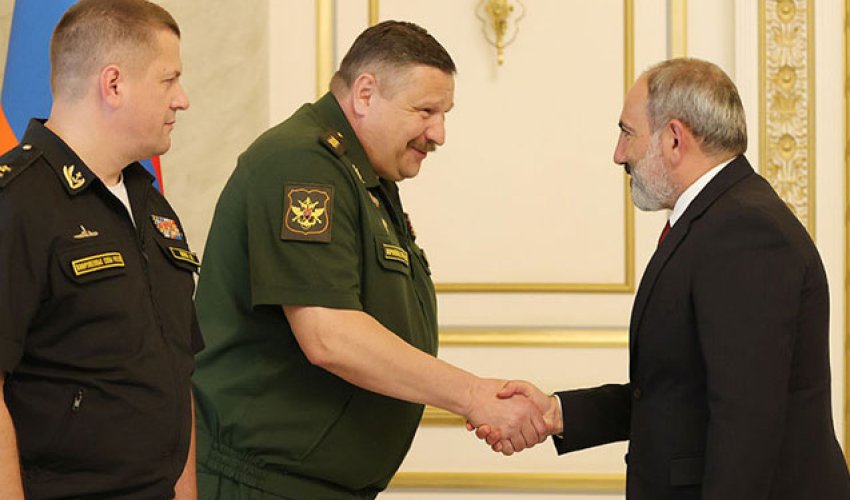 Paşinyan rusiyalı generalla sərhəddəki vəziyyəti müzakirə etdi