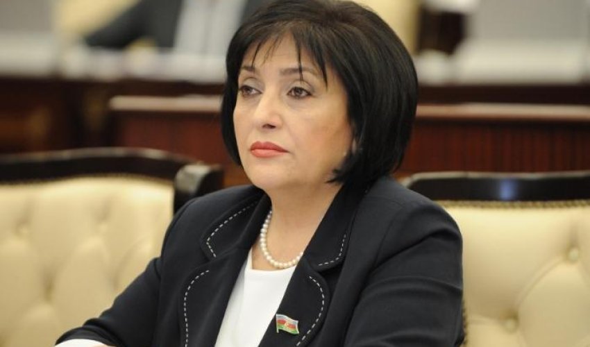 Sahibə Qafarova jurnalistləri təbrik etdi