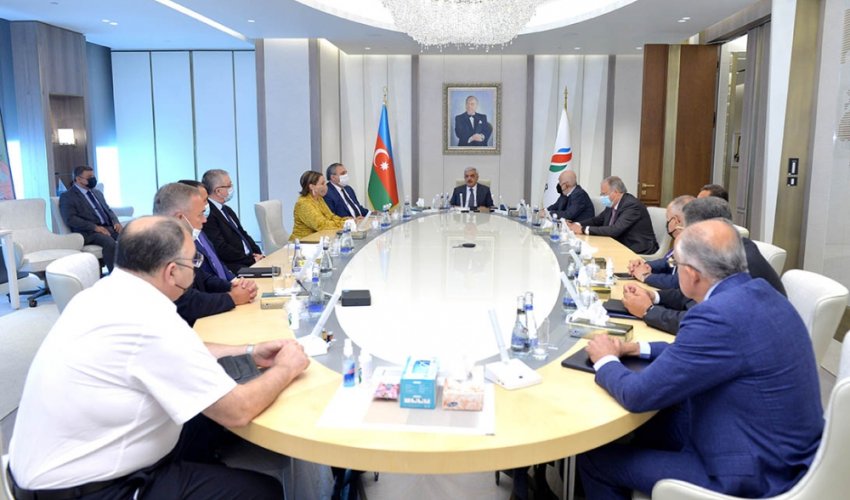 Rövnəq Abdullayev işdən çıxarılan vitse-prezidentləri YOLA SALDI