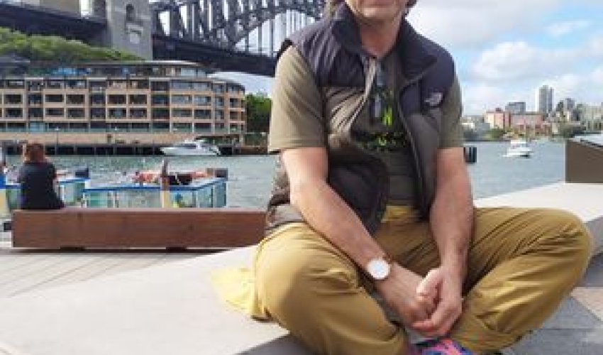 Jurnalist Şakir Eminbəyli mənzilini şəhid ailəsinə bağışladı