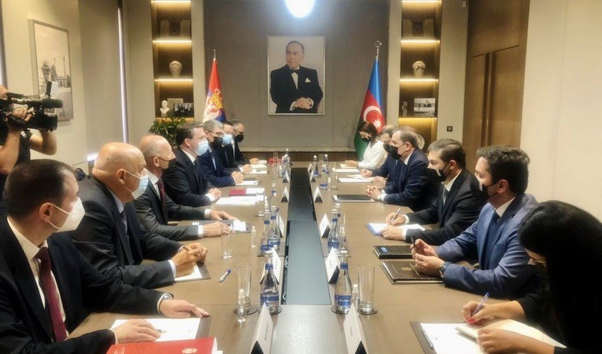 Azərbaycan və Serbiya XİN başçılarının geniş tərkibli görüşü başlayıb