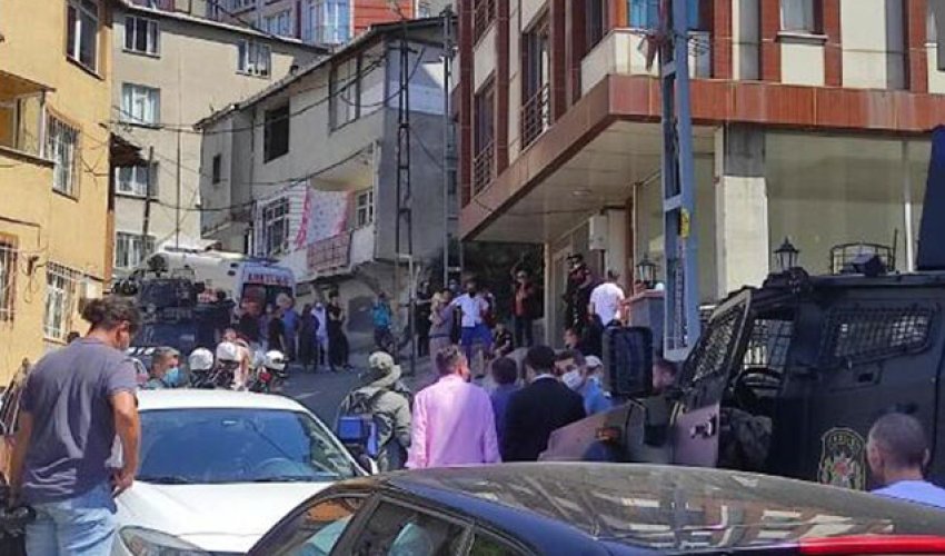 İstanbulda silahlı dava - Ölənlər və yaralanan var