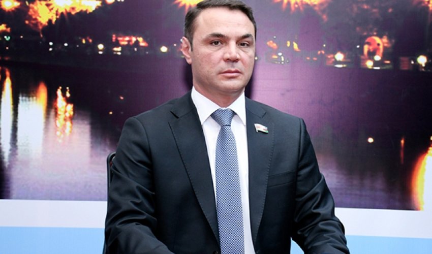 Deputat sərxoş vəziyyətdə polisi döyüb?