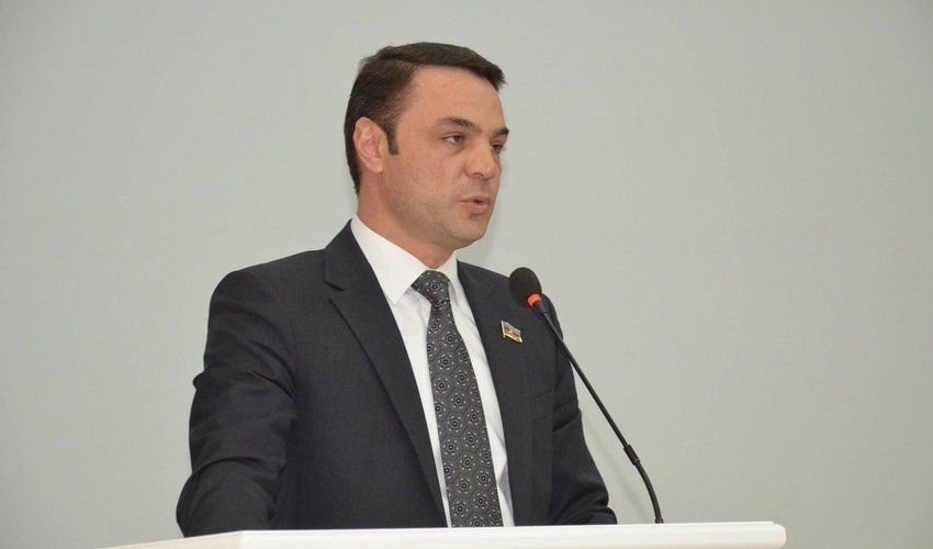 В Милли Меджлисе обсуждается снятие неприкосновенности с депутата, избившего полицейского В Милли Меджлисе обсуждается снятие неприкосновенности с депутата, избившего полицейского