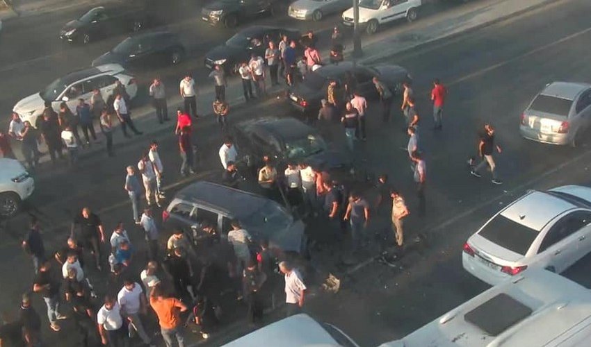 Bakıda ağır yol qəzası tıxaca səbəb olub