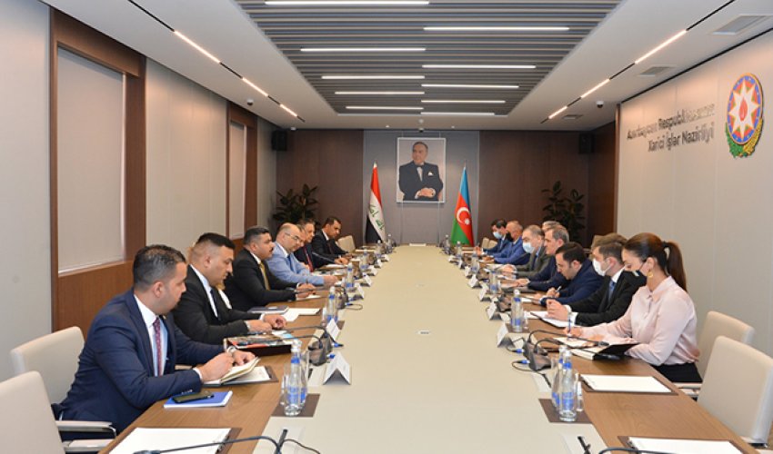 Ceyhun Bayramov İraqın rabitə naziri ilə görüşüb