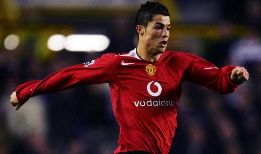 Ronaldu İngiltərə Premyer Liqasına ən ödənişli futbolçu kimi qayıdıb