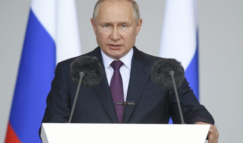 Putin: Economic life recovers and goes back to normal