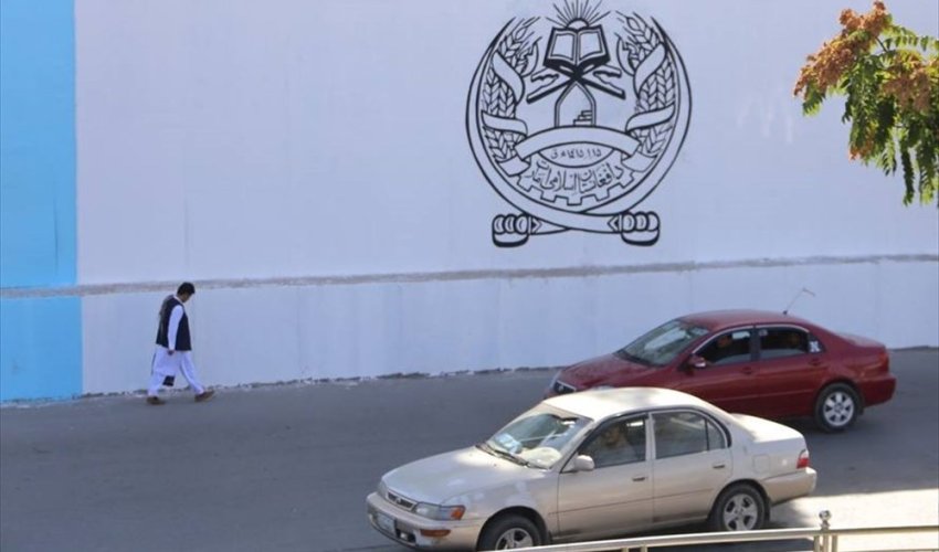 “Taliban” ABŞ səfirliyinin binasına öz bayrağını çəkdi - Foto “Taliban” ABŞ səfirliyinin binasına öz bayrağını çəkdi - Foto