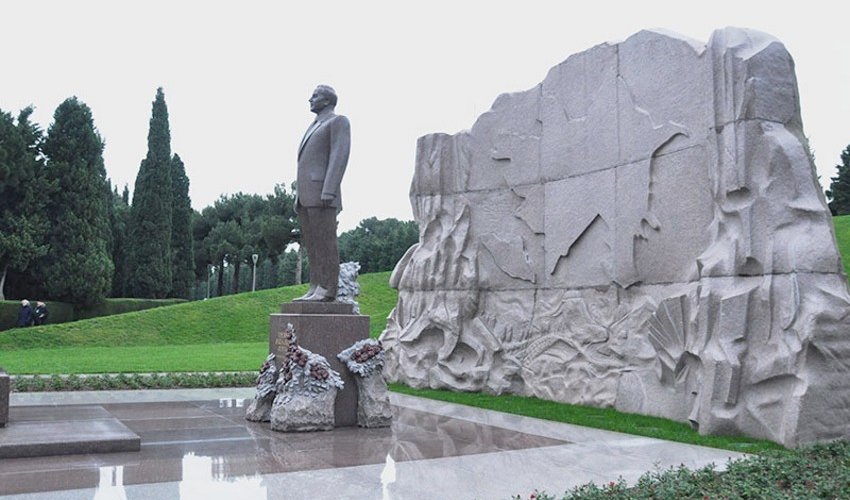 Azerbaijani, Turkish ombudsmen visit Alleys of Honor and Martyrs in Baku Azerbaijani, Turkish ombudsmen visit Alleys of Honor and Martyrs in Baku