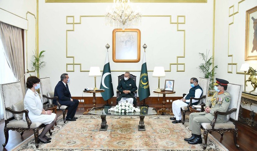 Azerbaijani ambassador presents his credentials to President of Pakistan Azerbaijani ambassador presents his credentials to President of Pakistan
