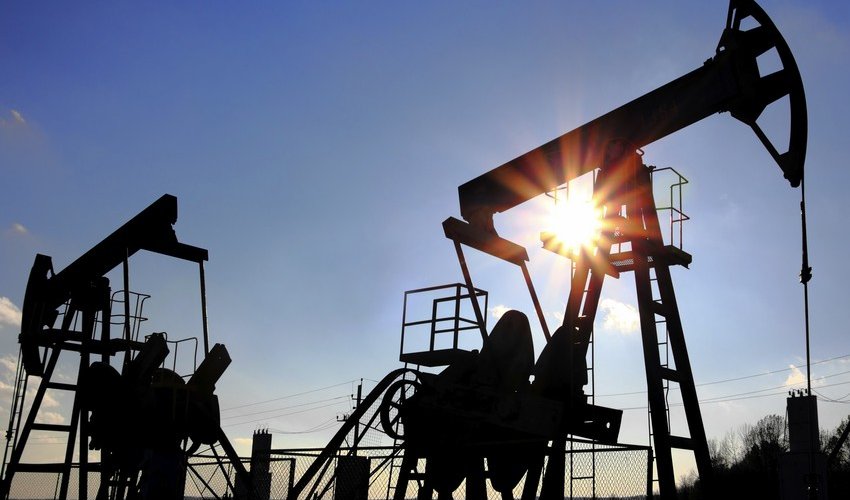 Azerbaijani oil price drops by more than 1%