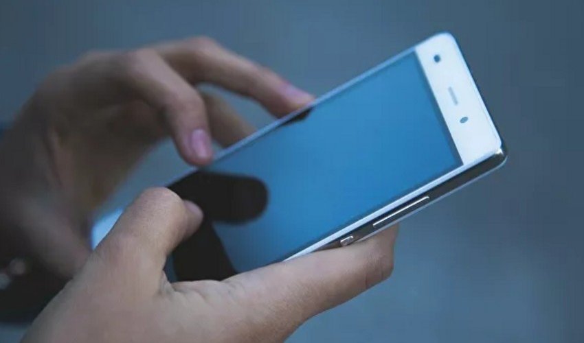 Fransada 5 nazirin telefon danışıqları dinlənilib Fransada 5 nazirin telefon danışıqları dinlənilib