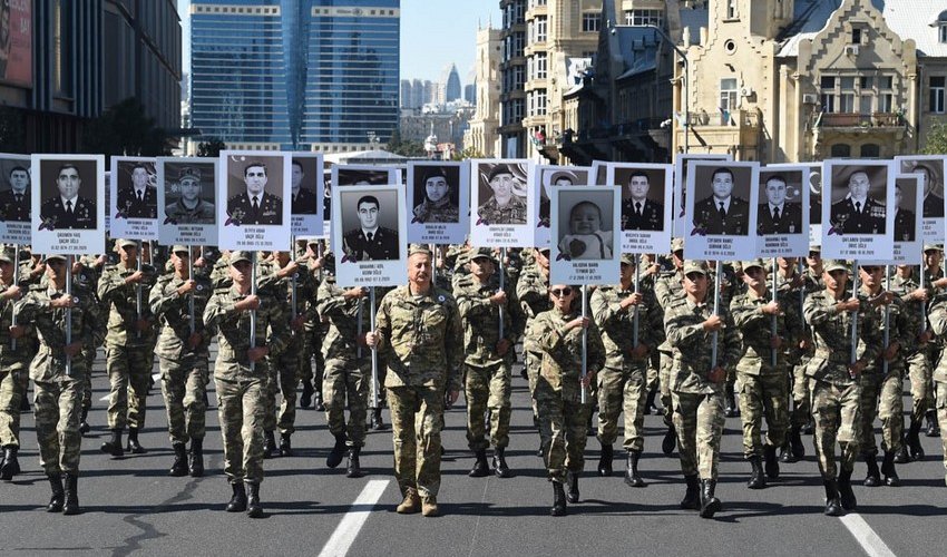 Prezident və xanımı Bakıda yürüşdə iştirak edib - FOTOLAR
