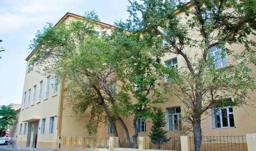 Bakıda qəzalı vəziyyətdə olan məktəb BAĞLANDI Bakıda qəzalı vəziyyətdə olan məktəb BAĞLANDI
